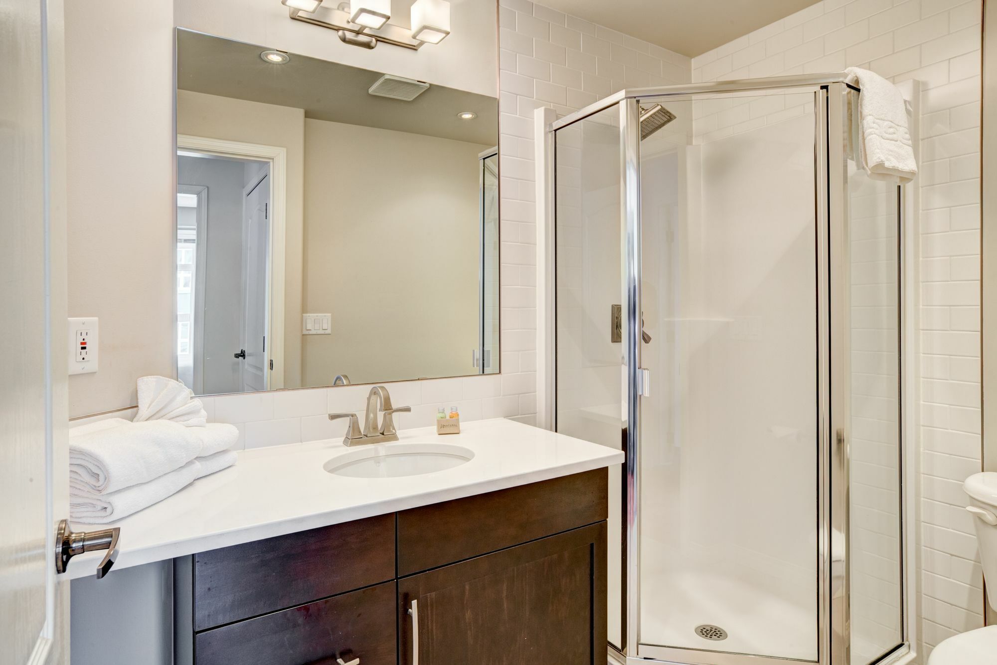 Suite Digs - Genesis Calgary Luaran gambar